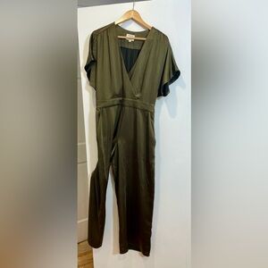 Maison 123 Paris, Satin Olive Green Jumpsuit. Side zipper for easy dress/undress